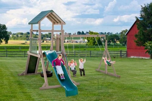 Eight Great Outdoor Games to Play with Kids - Star Quality Swingsets