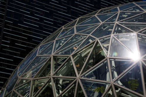 Amazon investe altri 2,75 miliardi in Anthropic: tutte le strategie del gigante ecommerce nella partita