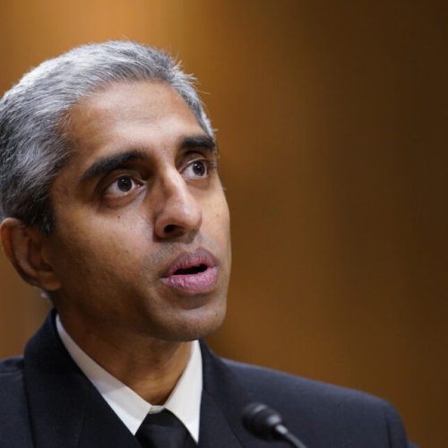 Surgeon general calls for labels warning of cancer risk on alcohol