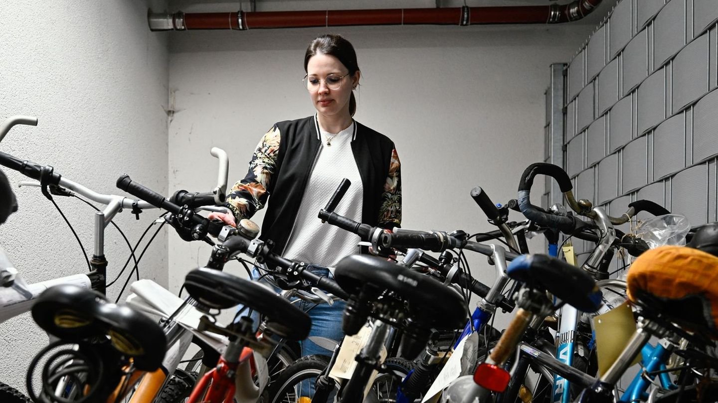 Vom Fahrrad bis zur Babywindel: Was die Polizei alles verkauft