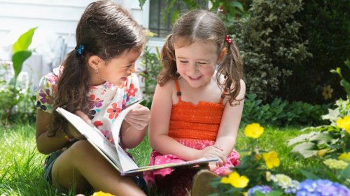 Wenn Kinder Worte ergänzen – K1: "Die Katze hat schwarze ..." K2: "Felgen!"