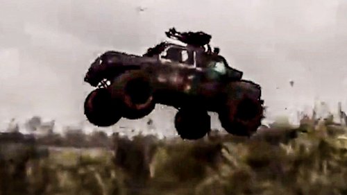 Wie im Actionfilm: Auto schaltet ganze Panzer-Kolonne aus – das steckt hinter dem unglaublichen Video