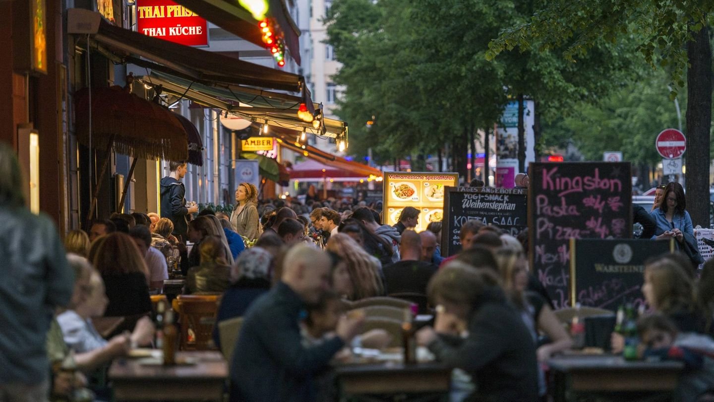 Wenn die Gastro-Steuer sinkt, knallen bei McDonald's und Co. die Korken