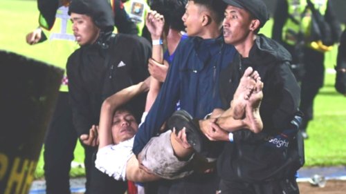 Katastrophe im Stadion: Zahl der Toten nach Fußballspiel in Indonesien auf 125 korrigiert