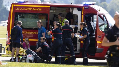 Mann sticht auf mehrere Kleinkinder auf Spielplatz in Annecy ein – und verletzt zwei schwer