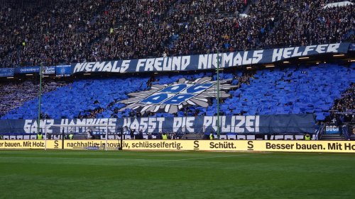 "Ganz Hamburg hasst die Polizei": HSV-Fans protestieren gegen Einsatzkräfte