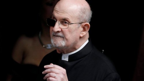 Attentäter von Salman Rushdie zu 25 Jahren Gefängnis verurteilt