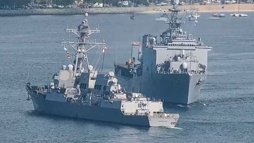 US-Kriegsschiffe auf Kollisionskurs: Raketen-Zerstörer rammt beinahe Landungsschiff
