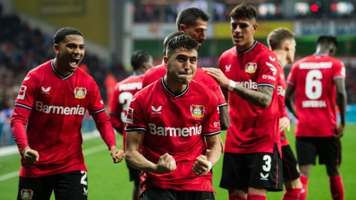 Kuriose Doppel-VAR-Entscheidung macht Leverkusen-Sieg gegen Bayern möglich – BVB bleibt Tabellenführer