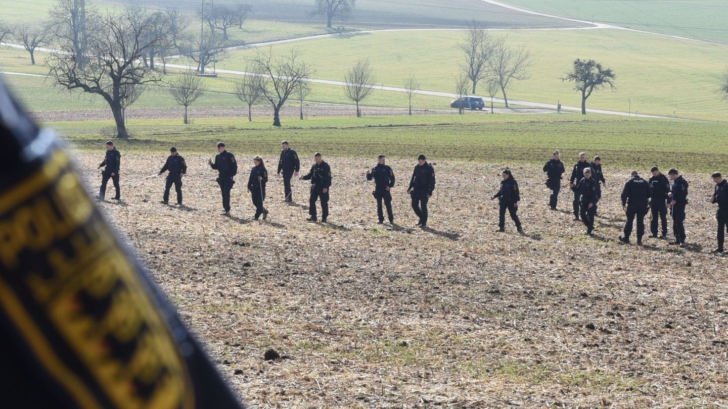 Babyleiche auf Wiese gefunden: Jugendliche stellt sich