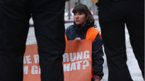 Rettungswagen Behindert: Mann Stirbt Während Klimastreik – „Letzte ...