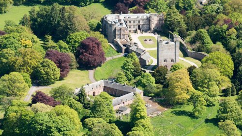 22 Zimmer und 19 Bäder: Wie viel Interessenten für dieses Schloss in England blechen müssen