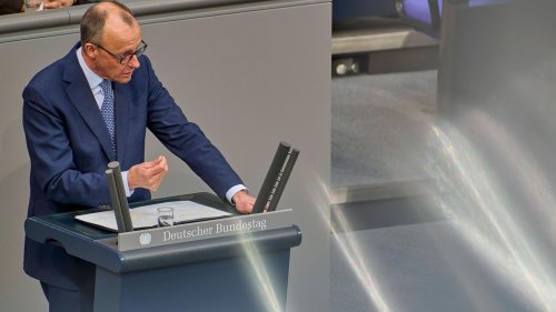 Hier sehen Sie die Abstimmung über das Finanzpaket im Stream