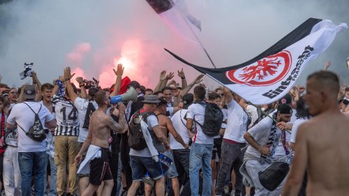 Frankfurt gegen Glasgow: Fans gehen aufeinander los und Kapitän Rode erleidet eine Platzwunde am Kopf