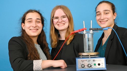 Wie kann man kostbares Phosphat aus dem Abwasser zurückgewinnen? Drei Schülerinnen entwickelten eine erstaunliche Lösung.
