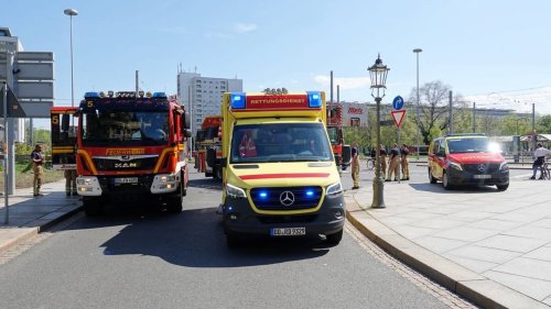 Mann stürzt mitten in Dresden in metertiefen Schacht und wird schwer verletzt