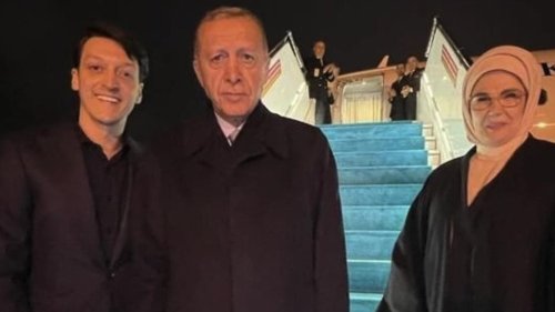 "Gott sei Dank": Özil postet nach Wahlsieg erneut Foto mit Erdogan