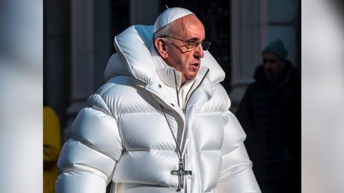 Papst Franziskus geht im stylischen Mantel viral: Was für eine Software hinter dem Foto steckt