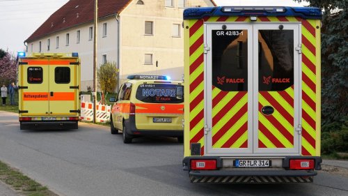 "Kein Spaß": Zehn Männer behindern Rettungswagen auf dem Weg zum Krankenhaus