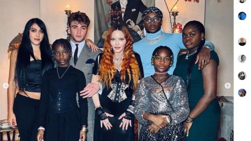 Mit allen sechs Kindern: Madonna postet seltenes Familienfoto