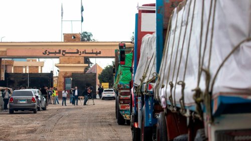 Zweiter Grenzübergang wird für Hilfslieferungen geöffnet – Israel führt Palästinenser in Unterhosen ab