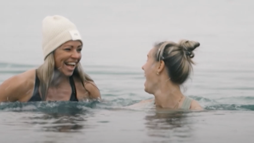 "Macht das auch" – DFB-Frauen versuchen sich im Eisbaden