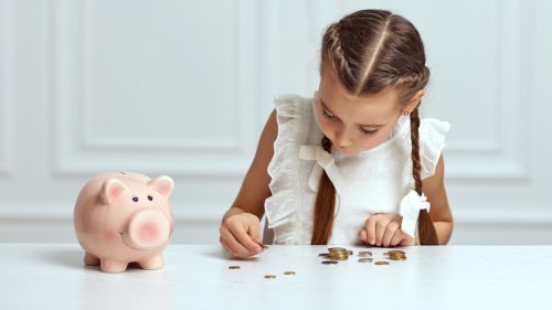 Geizig oder großzügig? Was der Umgang mit Geld über unsere Kindheit verrät