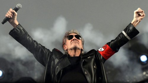 Mit Fake-Maschinenpistole auf der Bühne: Ermittlungen wegen Volksverhetzung gegen Roger Waters