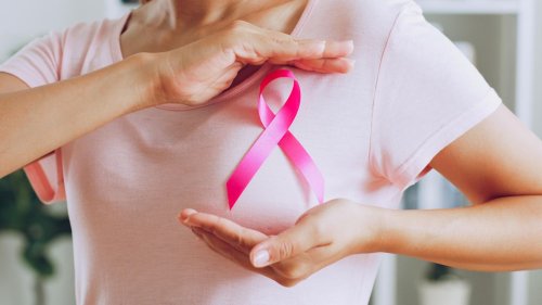 Viele Frauen unterschätzen laut Studie die Brustdichte als Risiko für Brustkrebs – was es mit ihr auf sich hat