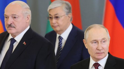 Kasachstans Präsident trollt Lukaschenko – und erteilt dem Diktator höhnende Abfuhr 