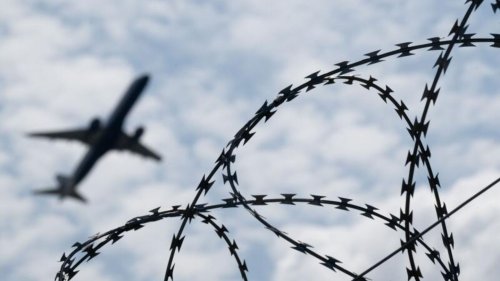 Trump lässt fleißig abschieben – jetzt auch ins ärmste Land der Welt?