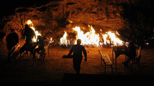 Yanar Dag – das Feuer, das seit Jahrzehnten auf einem Berg brennt