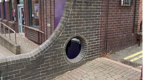 Skurrile "Sehenswürdigkeit": Nutzer wählen Loch in Mauer auf Platz eins der örtlichen Attraktionen