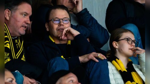 Prinzessin Estelle: Mit Papa und Onkel beim Eishockey