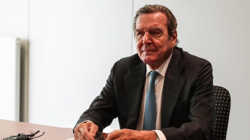 Gerhard Schröder: Nehmt ihm das Büro, aber lasst ihm ein bisschen Würde 