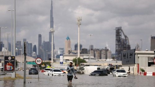 Glitzerland unter: das überschwemmte Dubai in Bildern