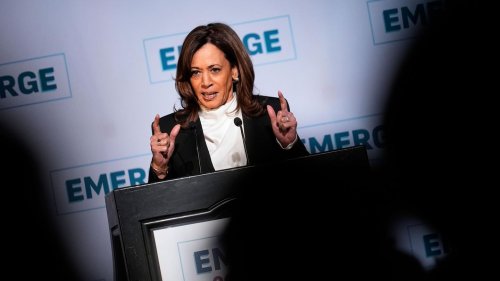 Kamala Harris attackiert Donald Trump in erster großer Rede – und macht Mut