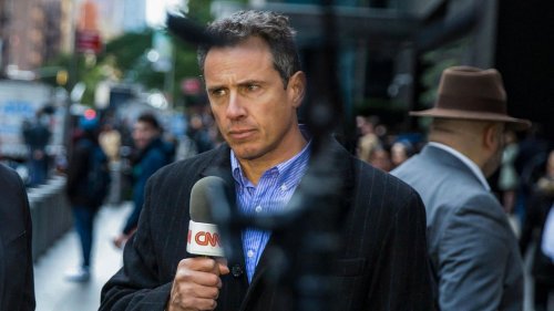 CNN entlässt Top-Moderator Chris Cuomo, weil der seinen Bruder Andrew beriet
