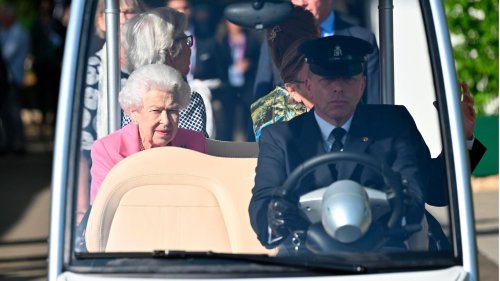 Queen im Buggy: Elizabeth II rollt in neuem Luxus-Gefährt über die Gartenschau