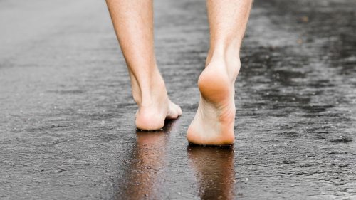 "Ich bin erschrocken": Warum eine Podologin dringend davon abrät, barfuß zu laufen