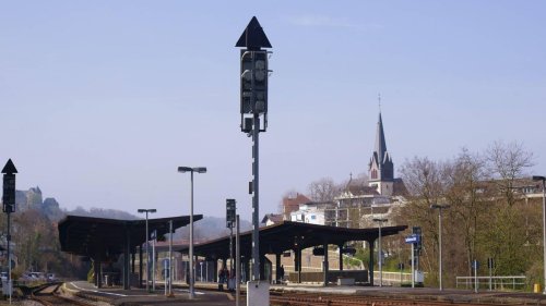 Mann macht Fotos von fremdem Kind, dann verprügelt er die Mutter