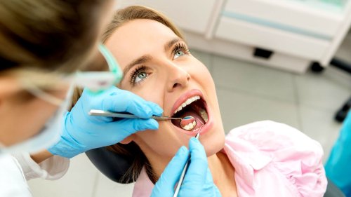 Zahnarztbesuche können schnell teuer werden - diese Versicherungen schützen davor