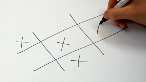 Kniffeliges Rätsel: Können Sie sechs Kreuze verteilen, ohne Tic-Tac-Toe zu gewinnen?