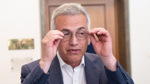 Selbst die eigene Partei will ihn nicht mehr, doch Frankfurts Skandal-OB klebt an seinem Posten