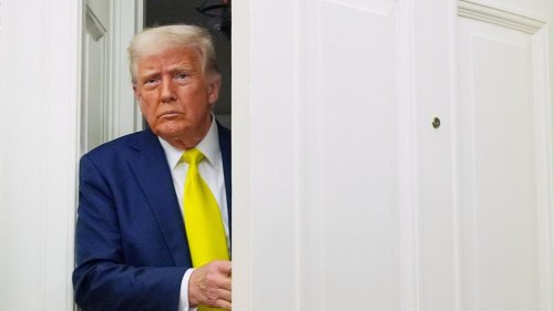 Donald Trump schickt Ostergrüße – und ätzt gegen Biden und Linke