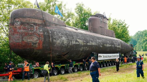 XXL-Transport: Ausgemustertes U-Boot "U17" erreicht Zwischenziel
