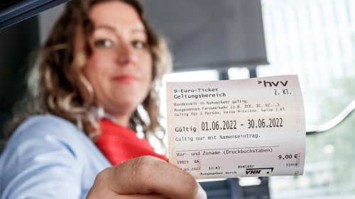 Ansturm auf 9-Euro-Ticket in Hamburg und Berlin