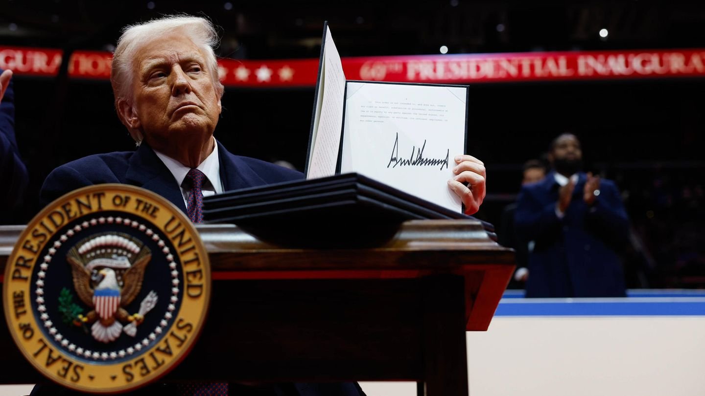 TRUMP-DIKTATUR🇺🇸
🤑🏦💸🤑🌎 cover image