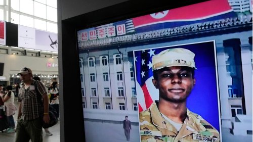 Aus Nordkorea abgeschoben: US-Soldat landet auf Militärflughafen