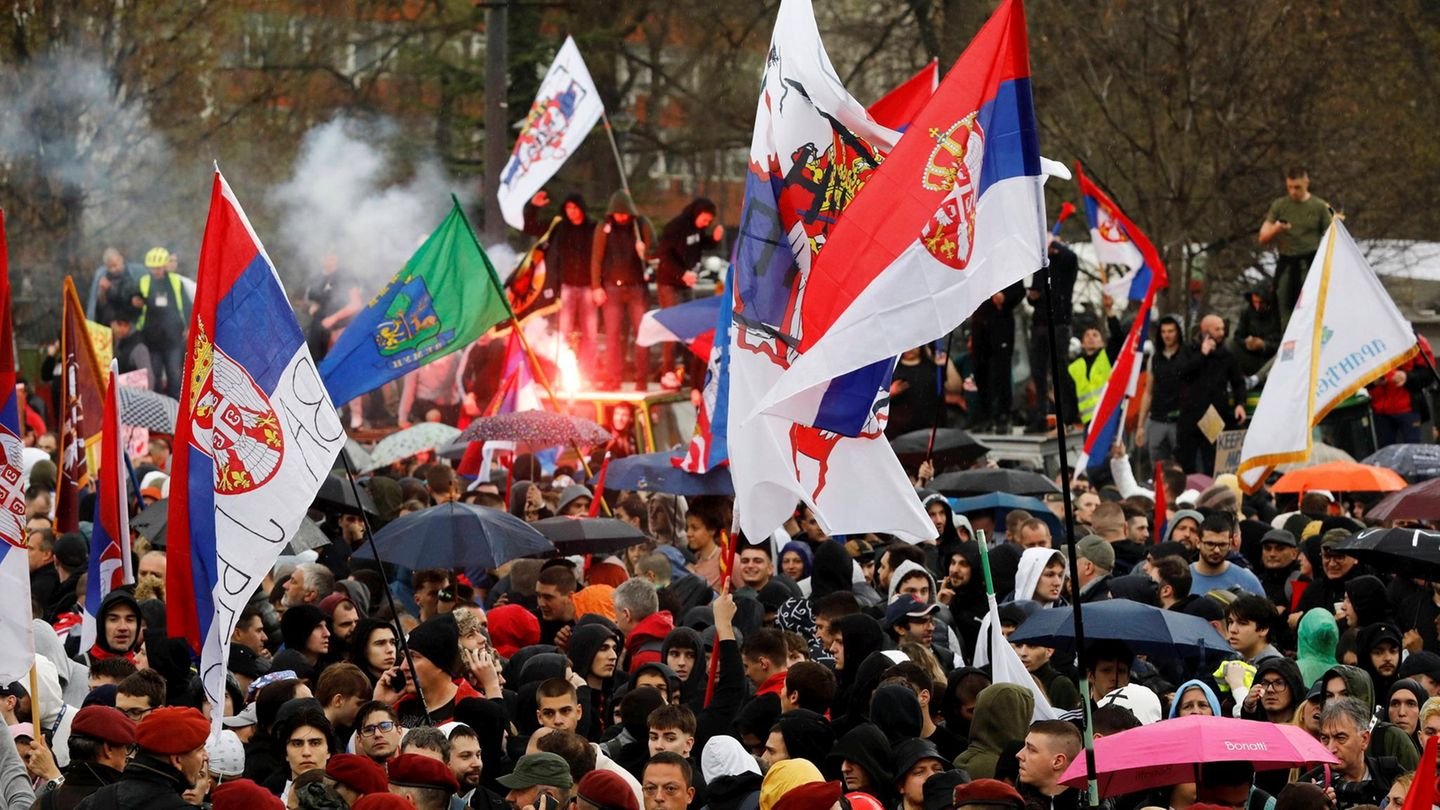 Historische Proteste in Serbien – das steckt dahinter